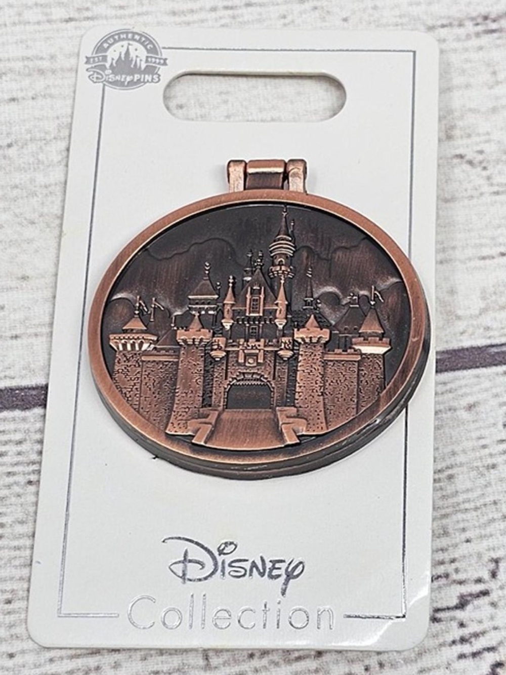DISNEY PARKS Castle WALT DISNEY Its Kind of Fun to do the impossible Hinged PIN